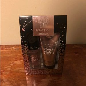 Victoria’s Secret Velvet Petals Set